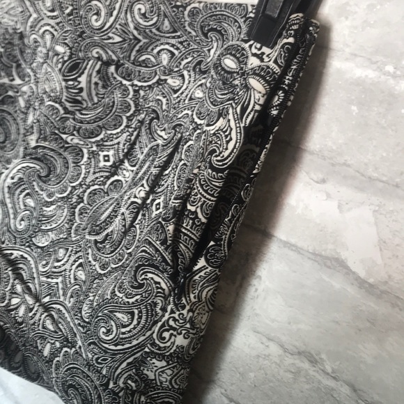 EXPRESS | Paisley Print Black & White Woven Shorts - Picture 6 of 8